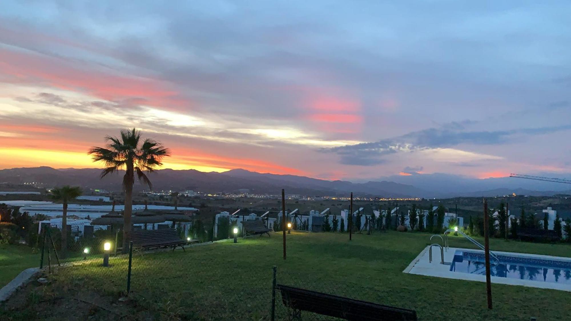 Relaxation, Golf & Beach Caleta De Velez Luaran gambar